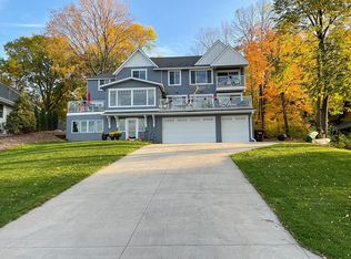 3399 Crystal Bay Rd, Wayzata, MN 55391