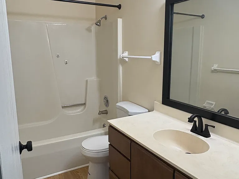 2029 Greenway Cross — Photo 13