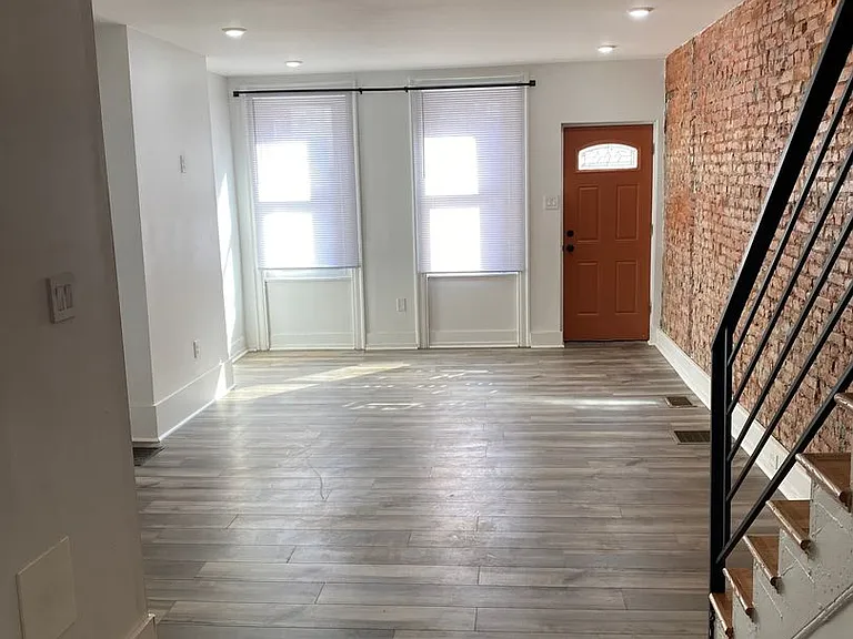1725 Monument St — Photo 8