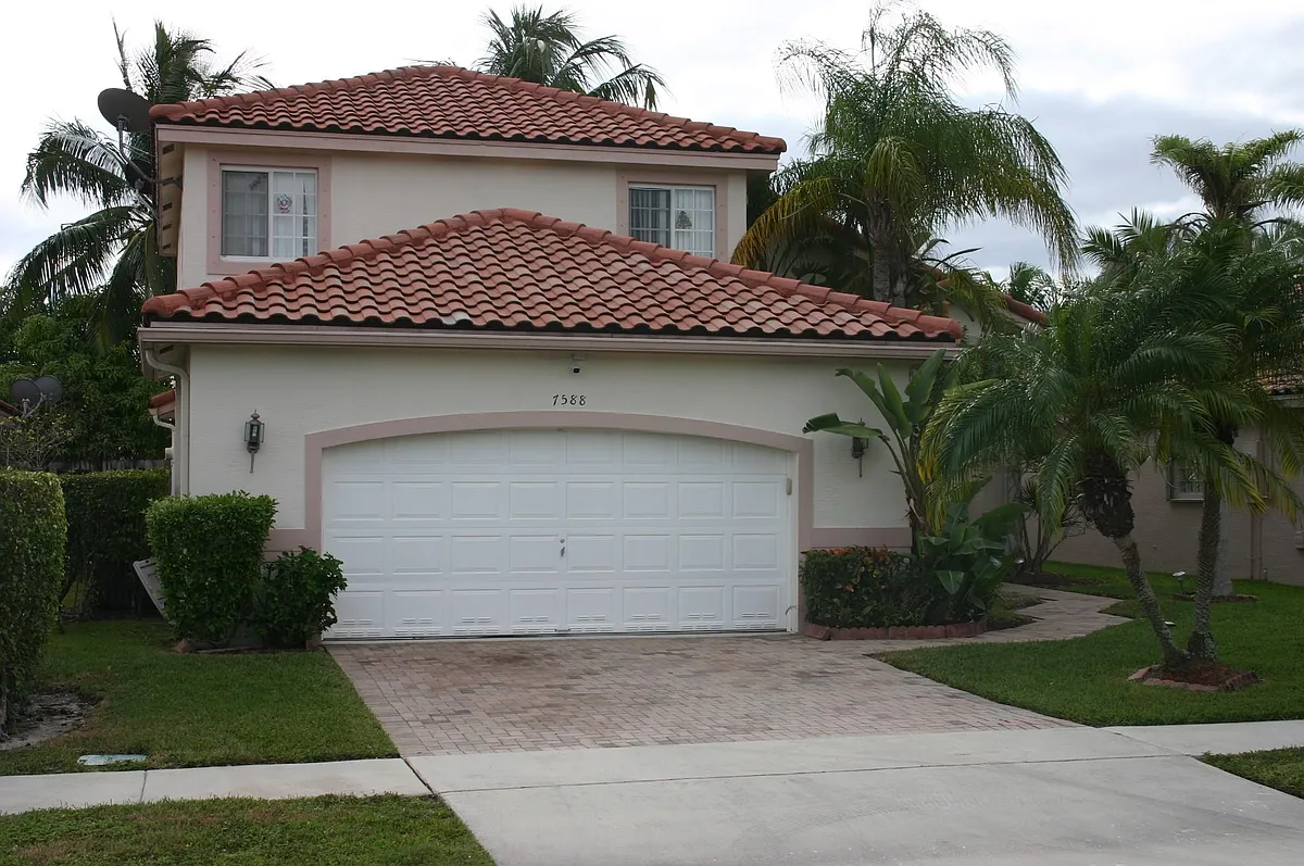 Building Photo - 7588 Parkside Ln