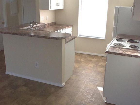 4th image of 2753 N Harbor Dr