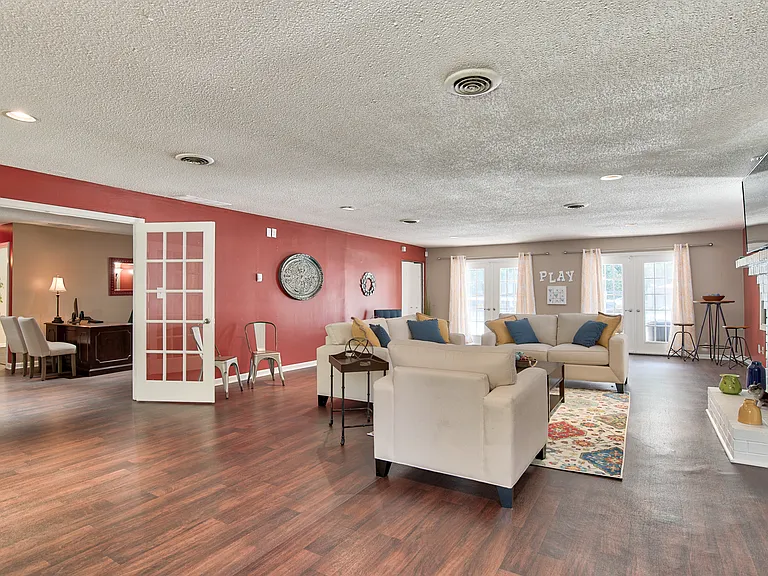 Killian Hill Apartment Homes — Photo 7