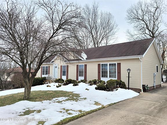3rd image of 29 Oakwood Dr