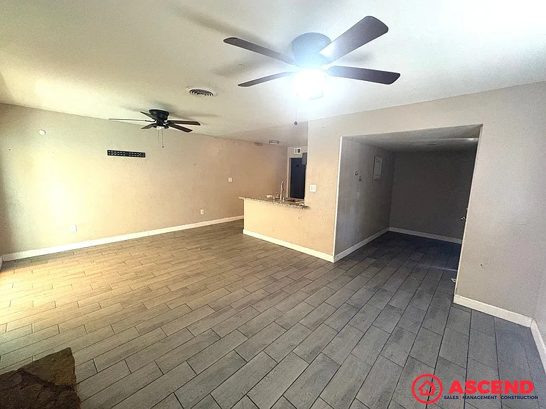 821 Oregon St — Photo 3