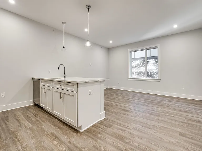 658 Grand St #504 — Photo 4