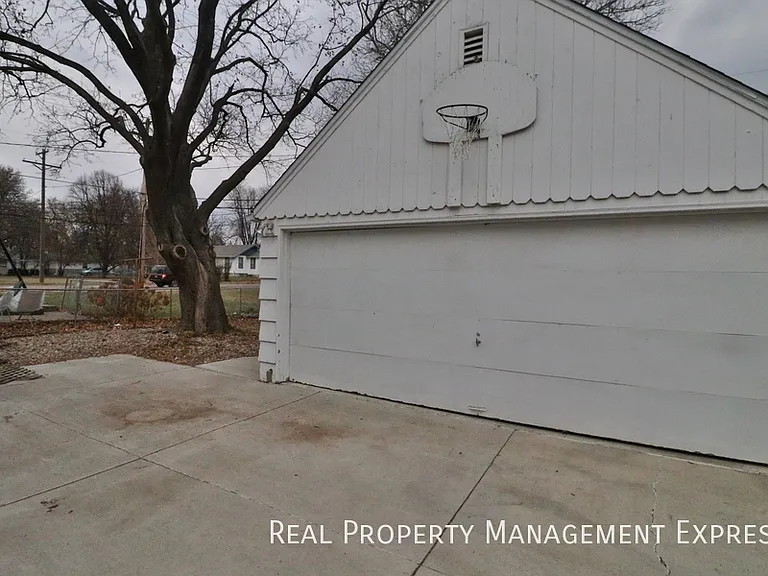 1804 S Covell Ave — Photo 24