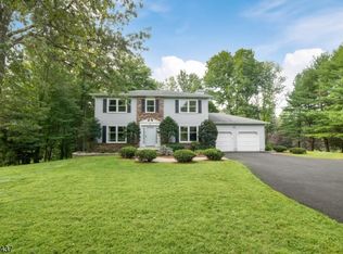 33 Sparrow Rd, Randolph, NJ 07869