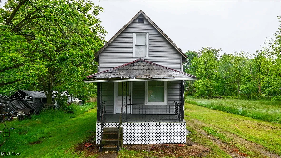 11344 Walnut Ave NE photo 1