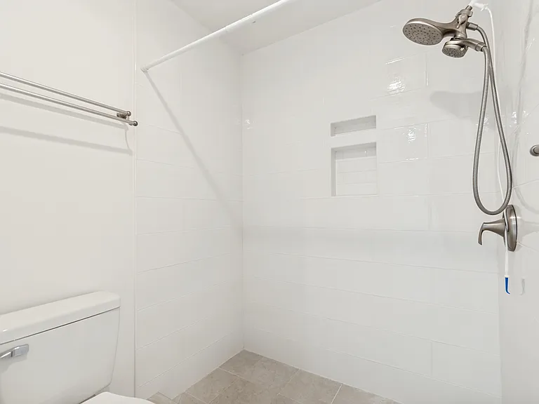 1241 Cambridge Ct — Photo 24