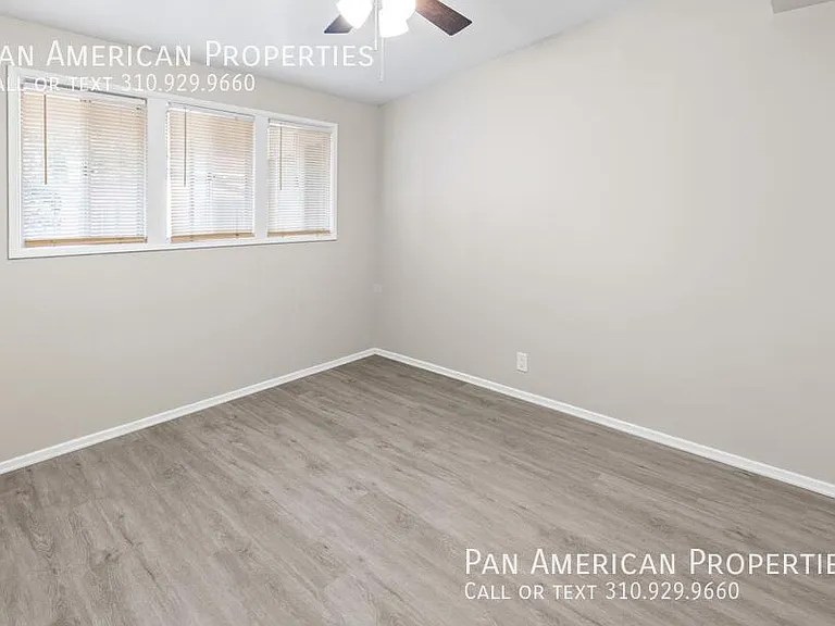 110 W Market St #6 — Photo 8