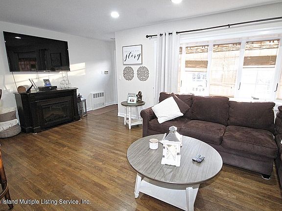 4th image of 223 Chesterton Ave