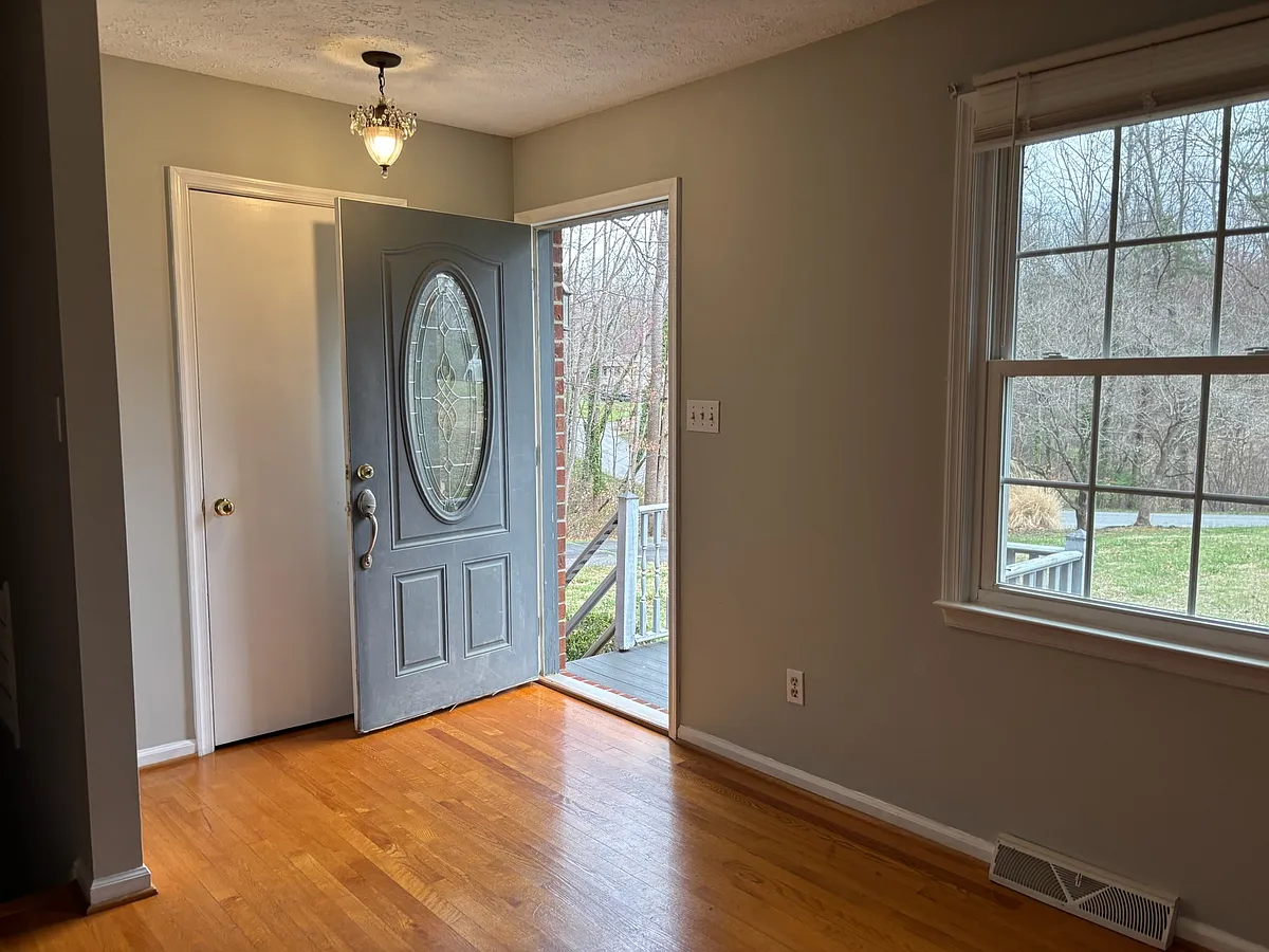 Front dooor - 377 Burr Oak Rd