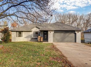 5754 S Honeysuckle Ln, Battlefield, MO 65619