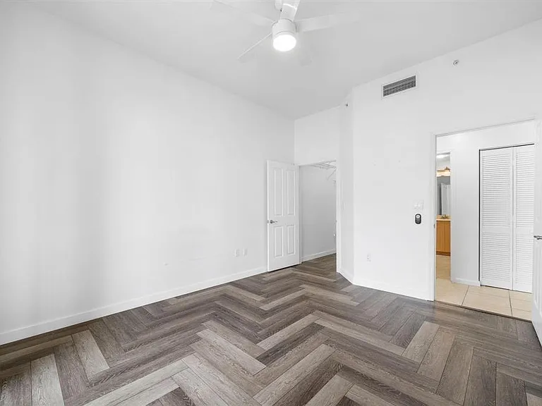 511 SE 5th Ave #615 — Photo 8