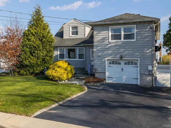 208 Island Parkway W, Island Park, NY 11558