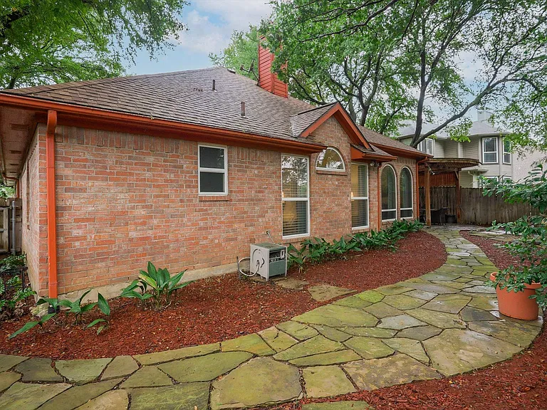 1717 Parkwood Dr — Photo 30