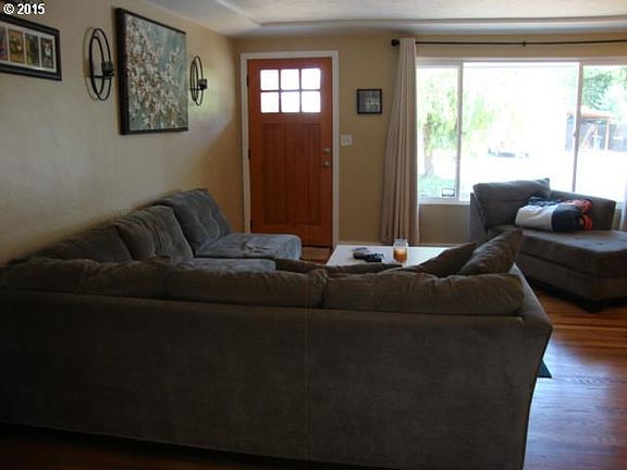 2nd image of 563 SE 12th Ave