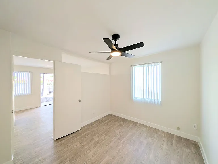 208 E Prince Rd — Photo 29