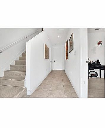 5th image of 219 N L St APT 112
