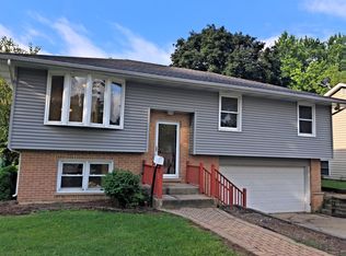 869 Bonniebrook Ave, Mundelein, IL 60060