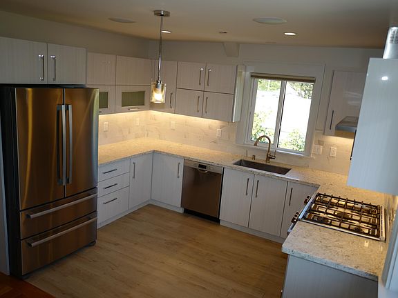 4th image of 2369 Karen Dr APT 4