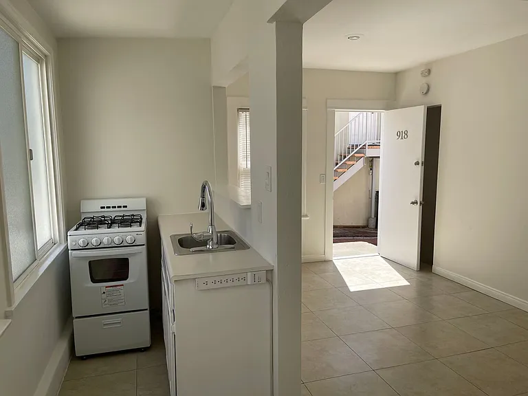 921 Monterey Blvd — Photo 7
