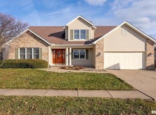 5087 Brentwood Dr, Bettendorf, IA