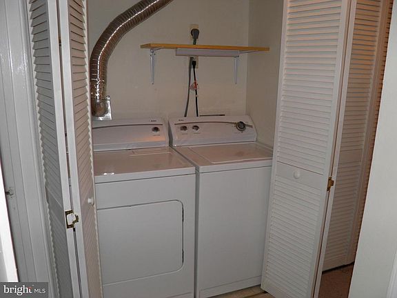 Full Size Washer and Dryer in Unit