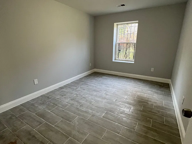 26-28 Avon Avenue - Ground Floor — Photo 15