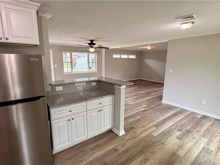 3217 Florence St — Photo 4