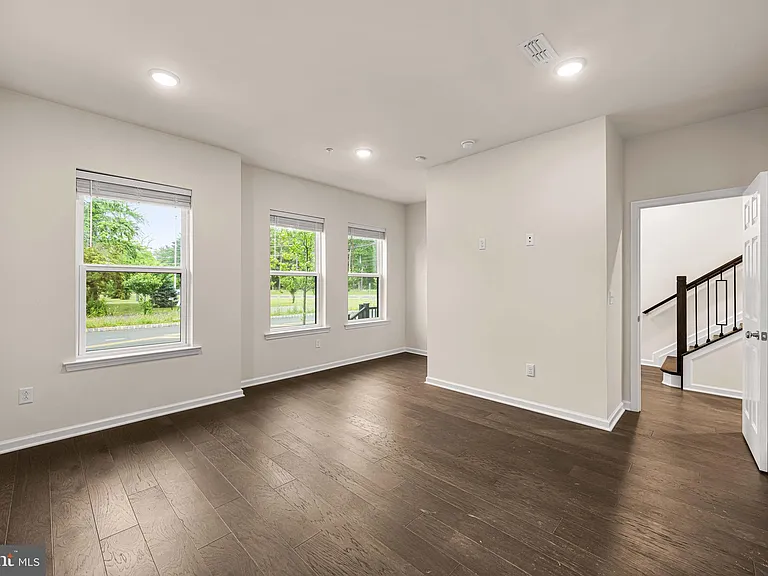 105 Vaughn Dr — Photo 13