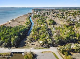 9201 Seacliff Blvd, Ocean Springs, MS 39564
