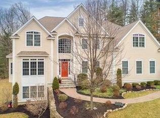 28 Trefry Ln, Stow, MA 01775