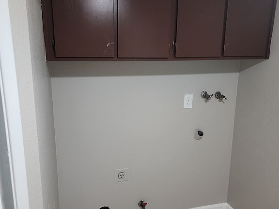 1051 w 19th laundry _10142024