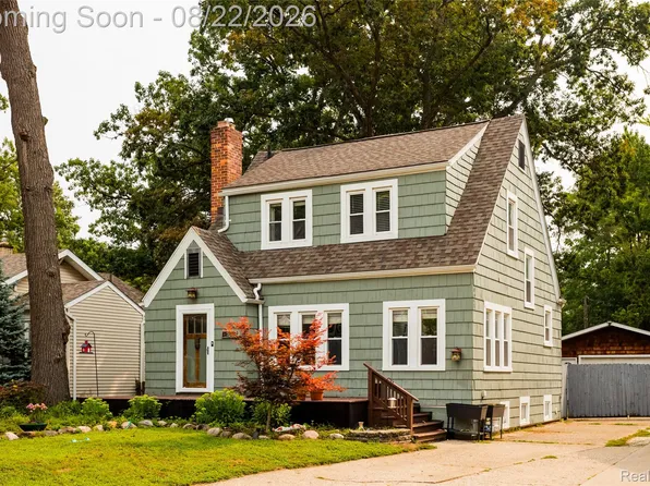 2220 Hyland St, Ferndale, MI 48220