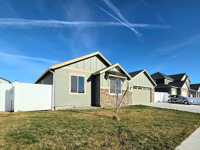 717 J St NE — Photo 17