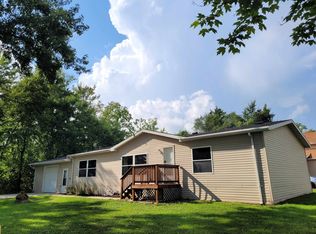 E8568 Market St, New London, WI 54961
