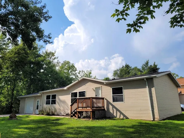 E8568 Market St, New London, WI 54961