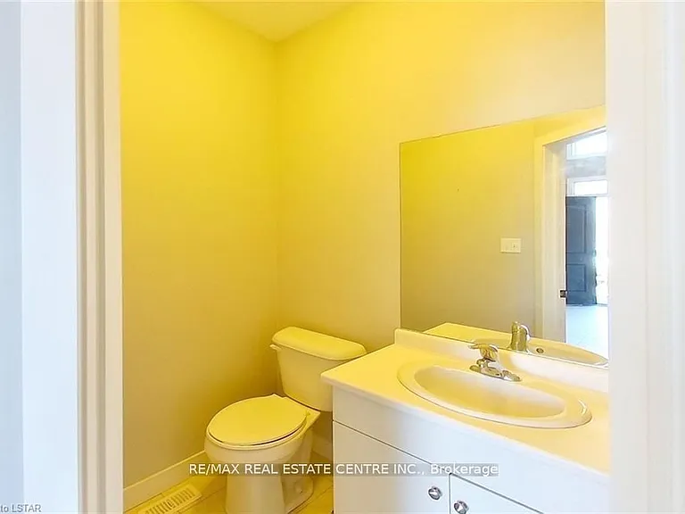 1560 Finley Cres — Photo 9