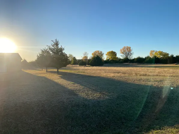 1661 W Larkin Dr, Milton, KS 67106