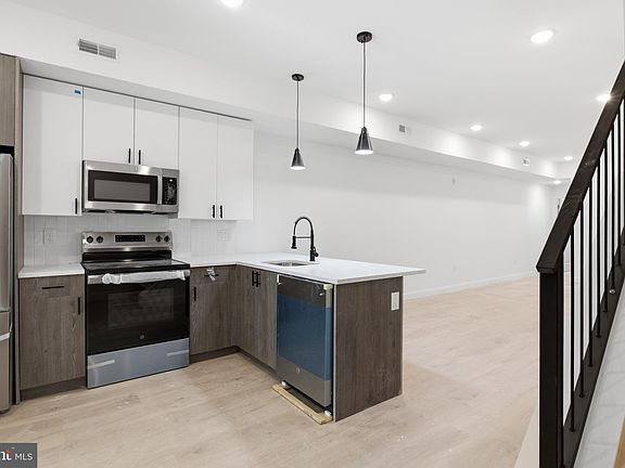 3rd image of 2346 N 16th St #3