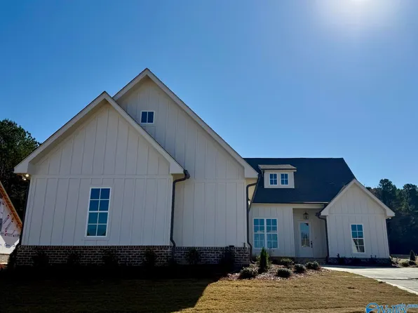 347 Lake Creek Dr, Guntersville, AL 35976