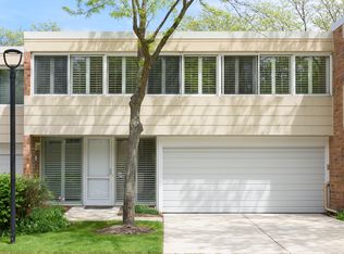 35 Avon Rd, Northbrook, IL 60062