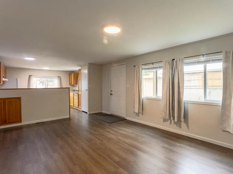 2907 N Howard St — Photo 5