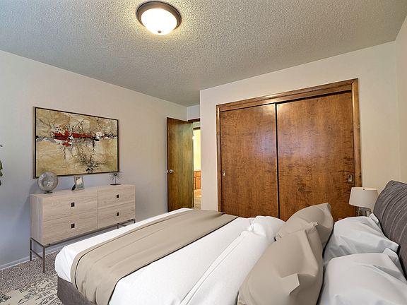 Fargo, ND Emerald Apartments | Bedroom
