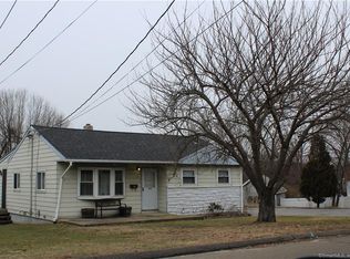 4 Berkshire Rd, Ansonia, CT 06401