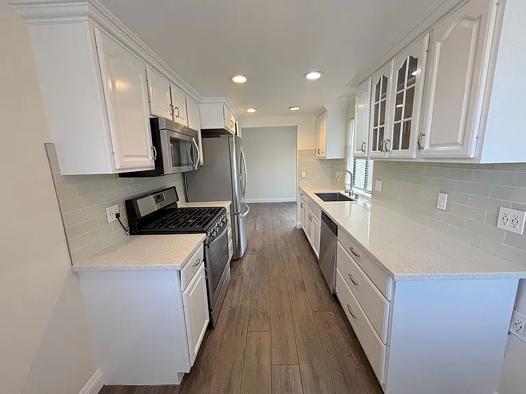 3310 E Collins Ave #1 — Photo 8