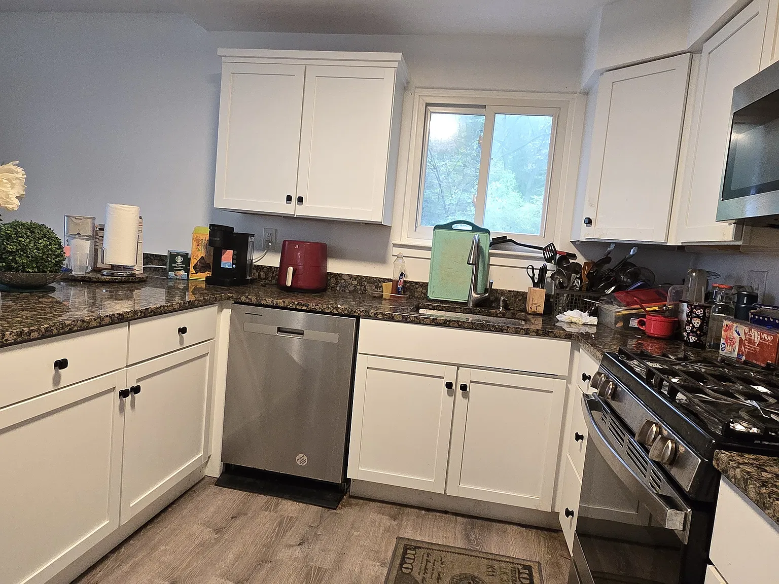 3 bed, 1.5 bath, 1296 sqft, $2,100 — Photo 3