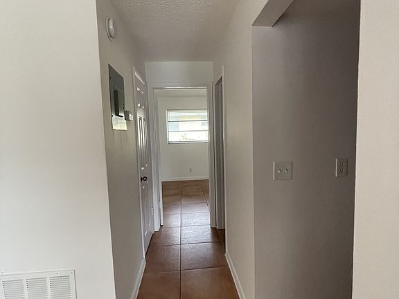 3rd image of 807 NW 24th St #15
