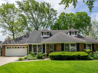 1645 Silverpine Dr, Northbrook, IL 60062